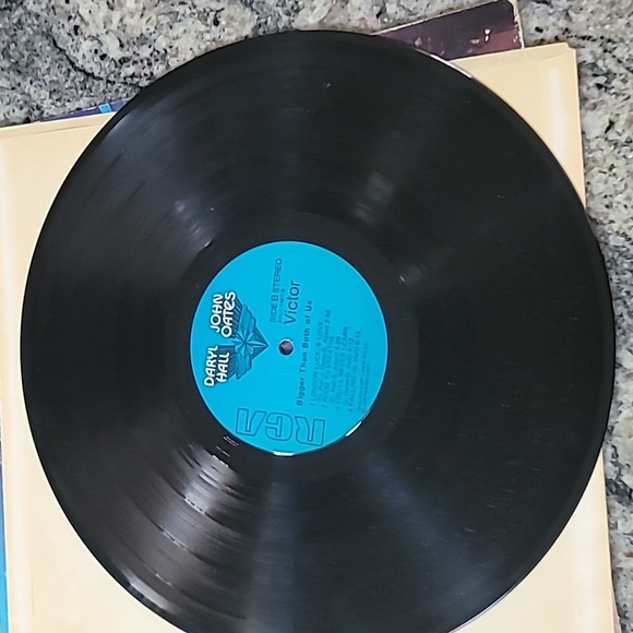1976 Hall & Oates Vintage Vinyl Bigger Than Both of Us, Poster Included - Picture 16 of 16